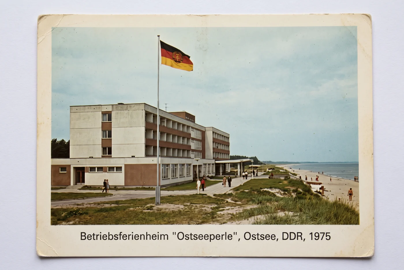 Fertige Zeitkapsel-Postkarte: Betriebsferienheim an der Ostsee, DDR 1975
